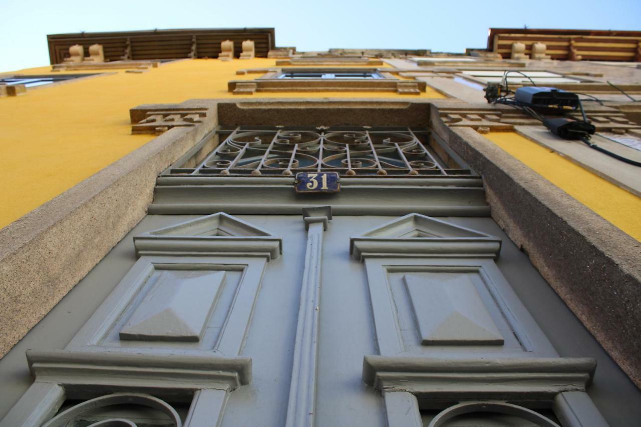 By Doors Hostel - Porto — Photos 3